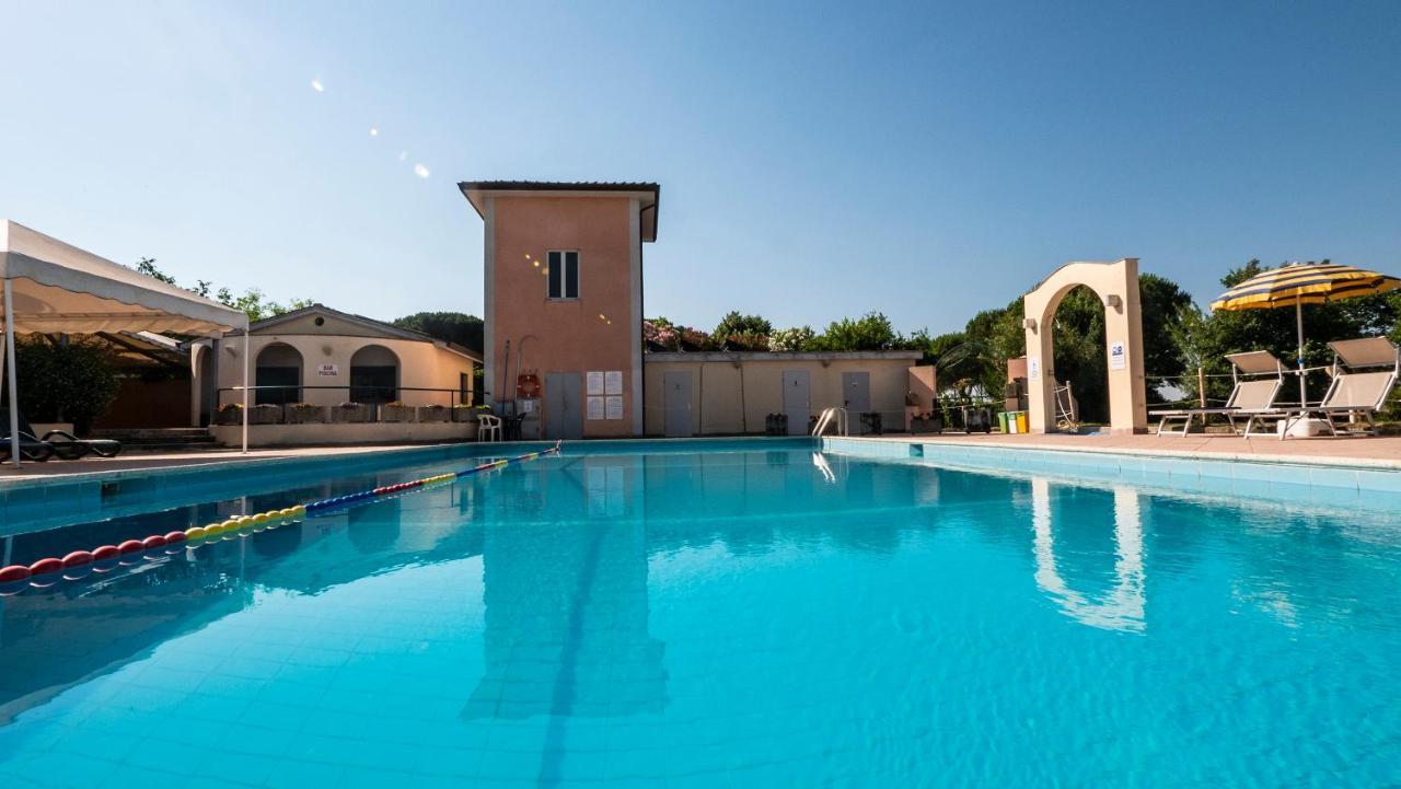 Hotel Vega פרוג'ה מראה חיצוני תמונה
