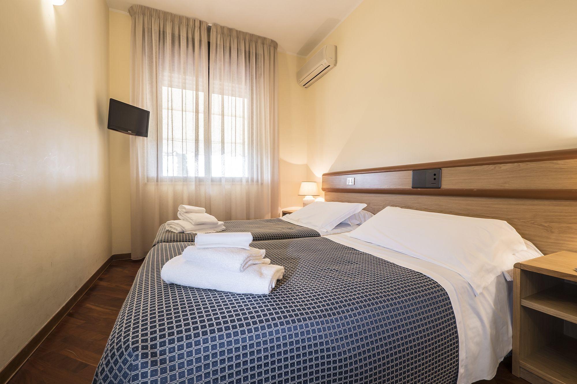 Hotel Vega פרוג'ה מראה חיצוני תמונה