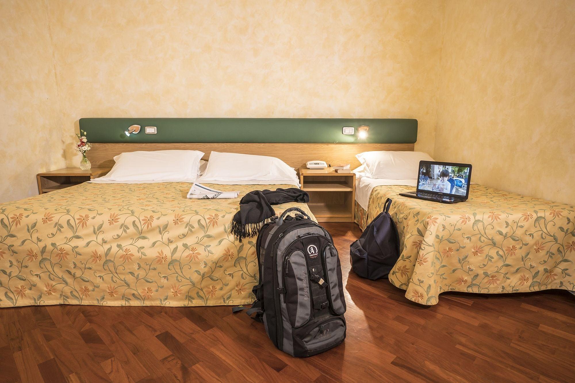 Hotel Vega פרוג'ה מראה חיצוני תמונה