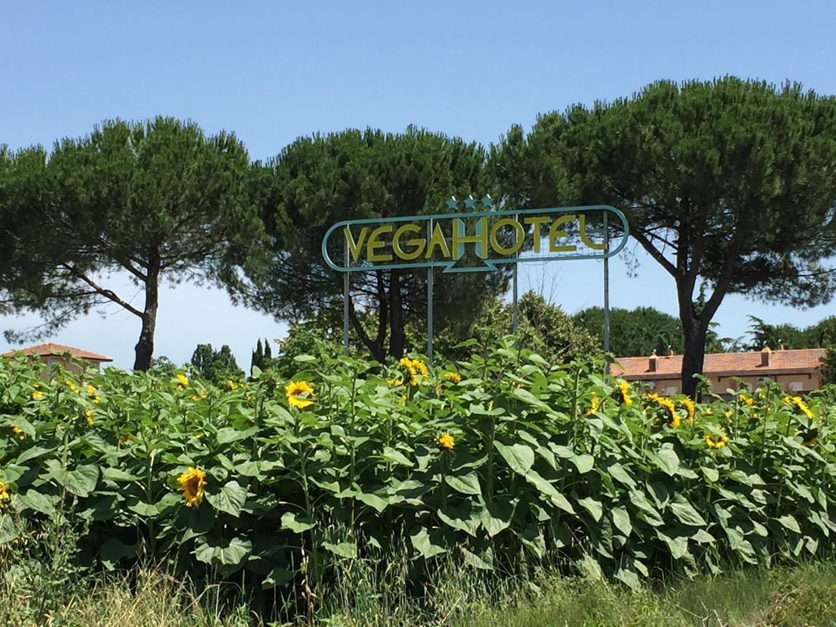 Hotel Vega פרוג'ה מראה חיצוני תמונה