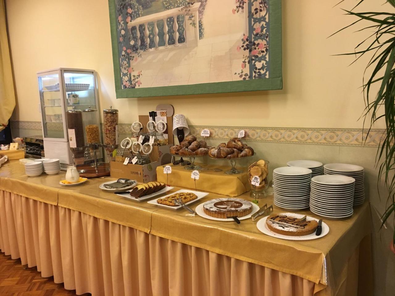 Hotel Vega פרוג'ה מראה חיצוני תמונה