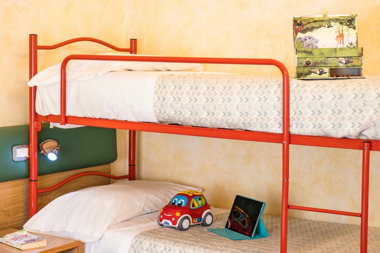 Hotel Vega פרוג'ה מראה חיצוני תמונה